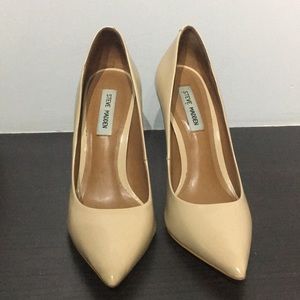 Pointed toe pumps